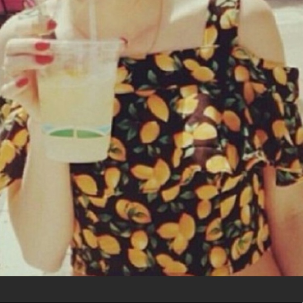 LF Lemon Print Cold Shoulder Ruffle Crop Top 🍋 - Picture 2 of 7